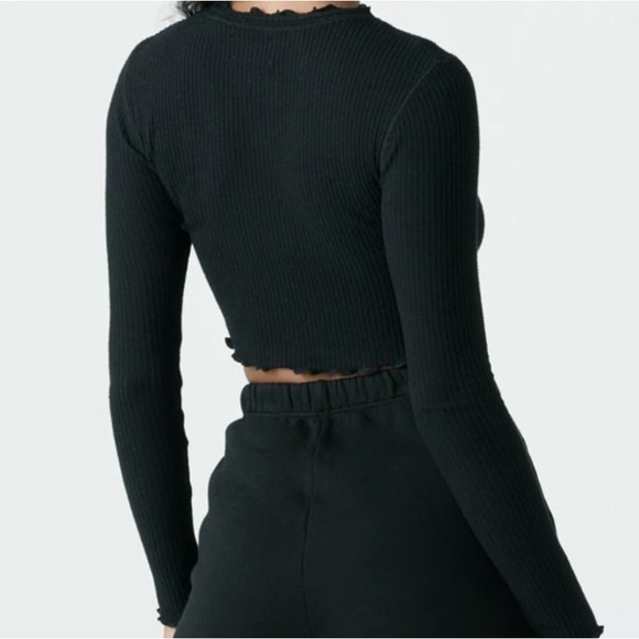 🆕JOAH BROWN LONG SLEEVE SCALLOPED CREWNECK CROP TOP S/M NWT - Picture 3 of 4